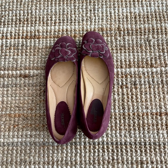 Beautiful burgundy suede flats sz12, cushioned soles, comfortable, like new. - Picture 5 of 5